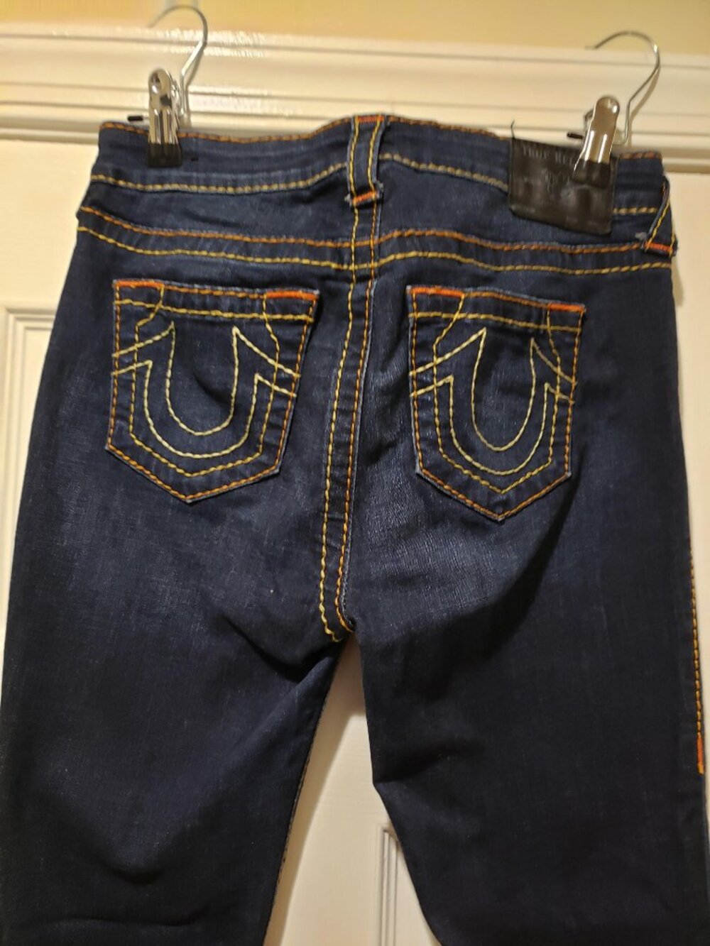 True Religion Women's"HALLE" Skinny Jeans in Dark Indigo with Contrast Stitching - Picture 3 of 4